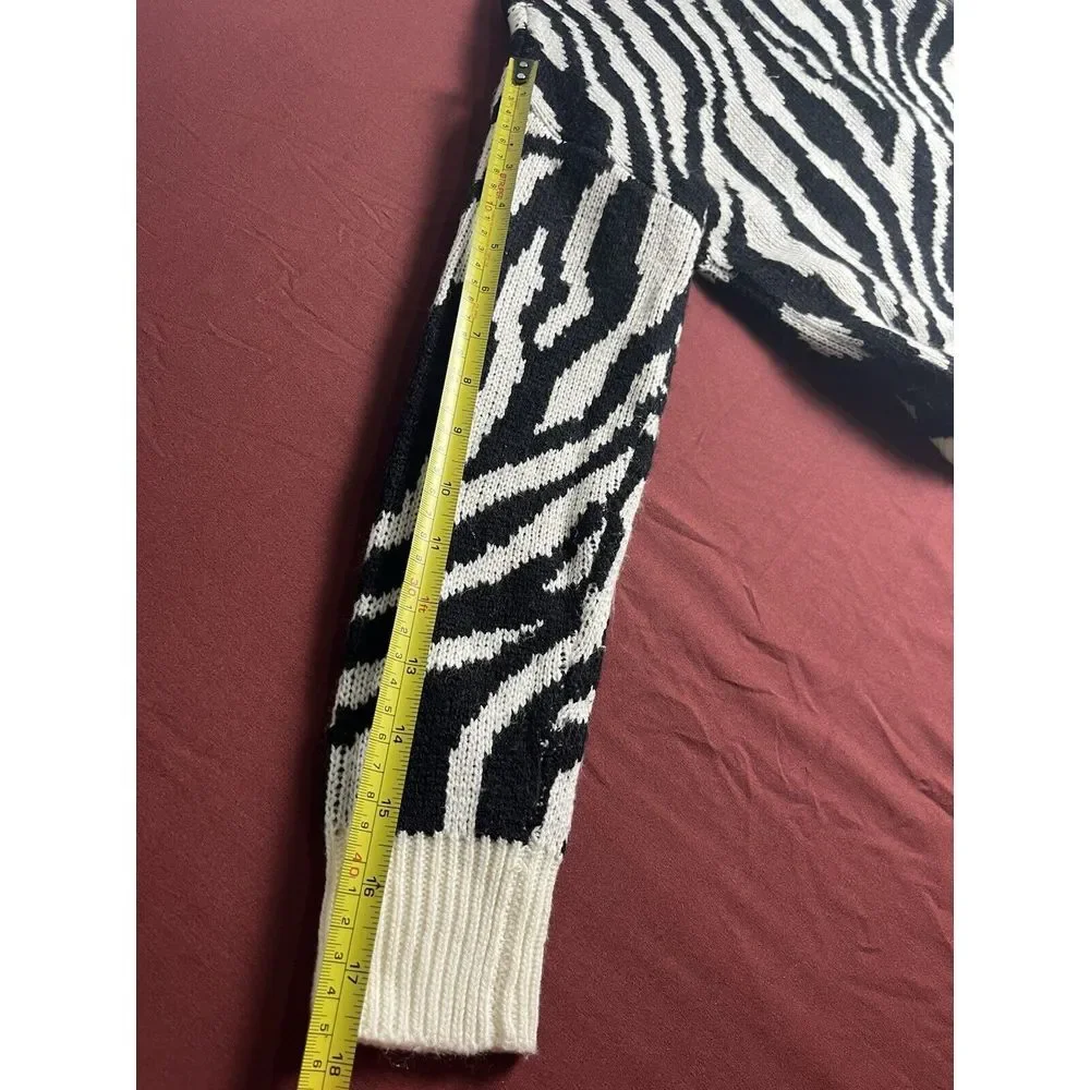 AMP  Zebra Pattern Sweater - Picture 6 of 6